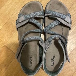 Taos walking sandals